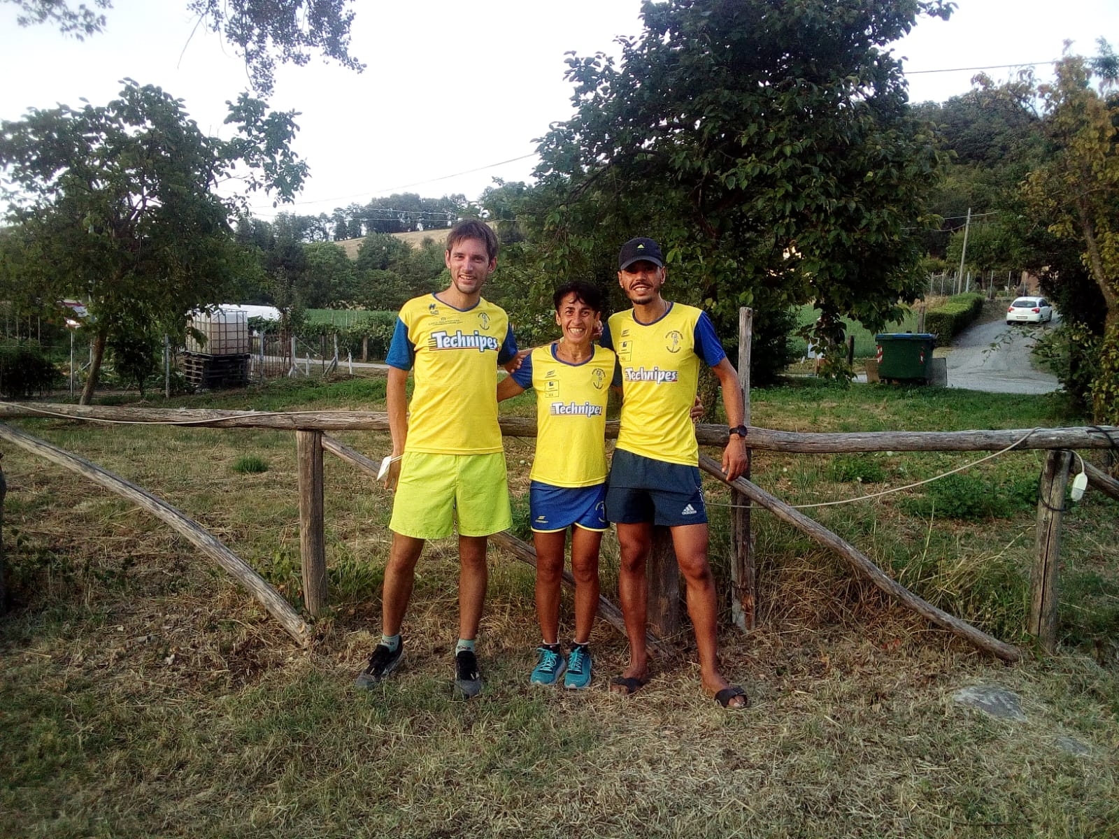 foto gruppo podio maciano